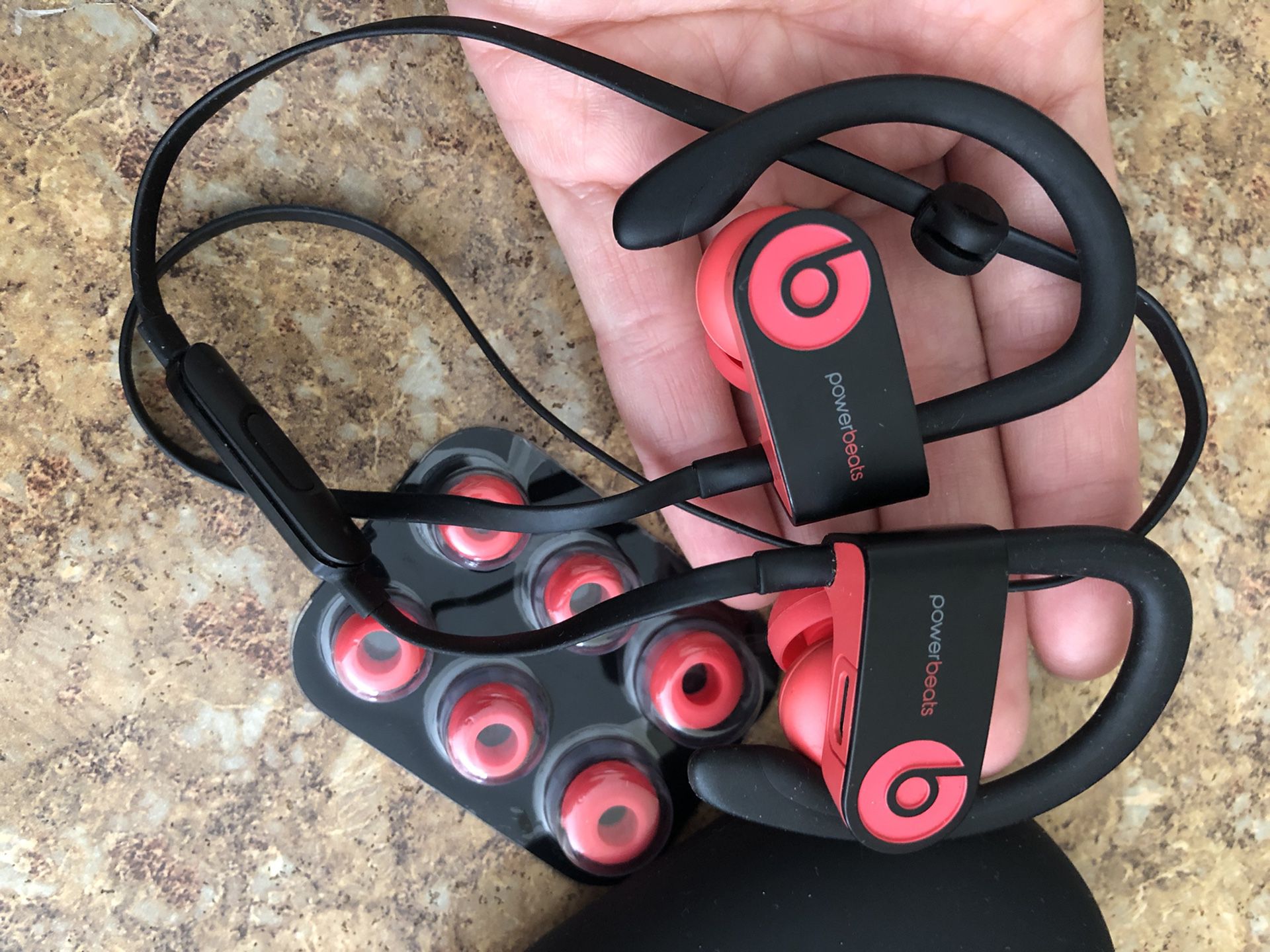 Powerbeats 3 wireless Bluetooth headphones in ear siren red works great