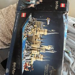 Harry Potter Hogwarts Castle And Grounds Lego Set
