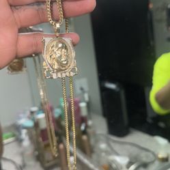 Gold Chain & Pendant 