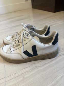Veja v12 SIZE 9 US Men