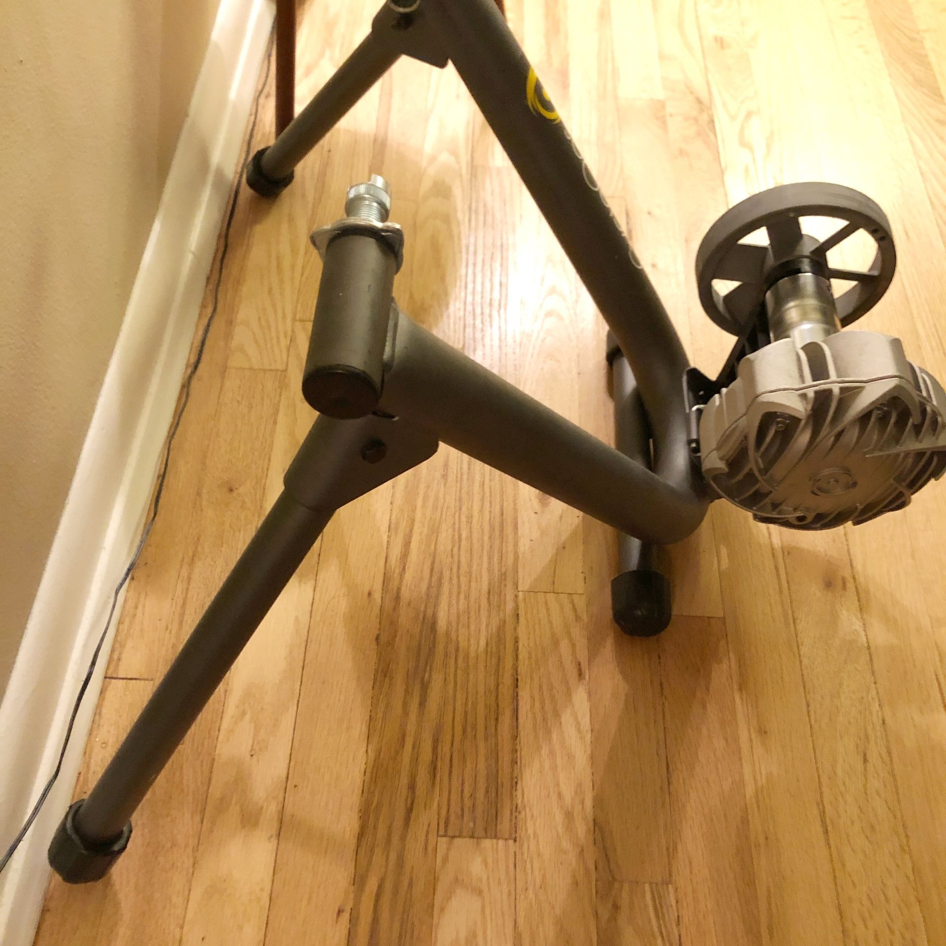 CycleOps Fluid 2 Indoor Bike Trainer for Sale in Seattle, WA OfferUp