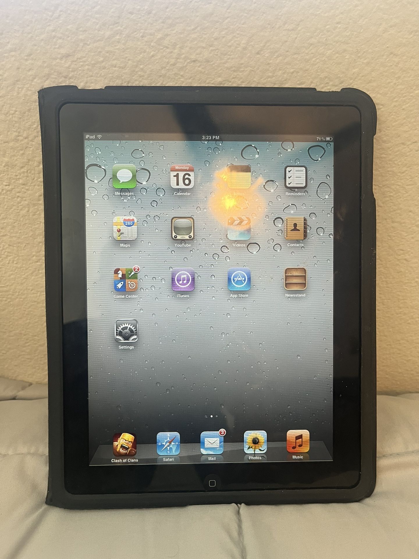 iPad 1st Generation With Case
