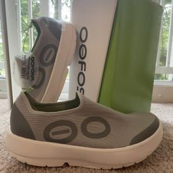 👟 BRAND NEW OOFOS Recovery Shoes – Men’s Size 9 – $50 (Retail $140!) ✨