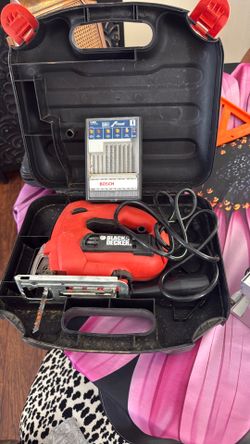 Black & Decker jigsaw with BOSCH wood blades