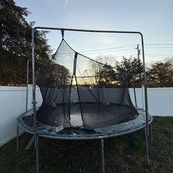 Free Trampolín