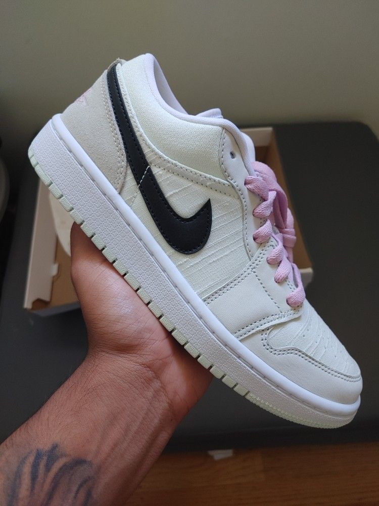 Jordan Low SE Barely Green Size Women