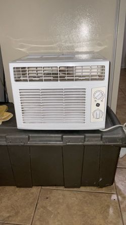 GE Window Air Conditioner Unit
