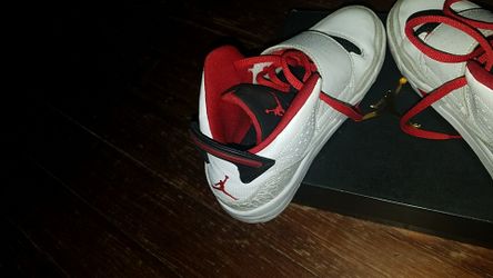 Boys Jordan's size 3