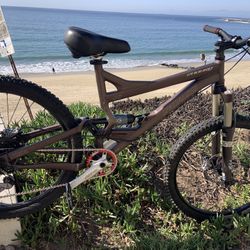 Specialized Enduro Pro A1. 8 Speed Medium Size Lightweight Aluminum Frame With Hydraulic Disc Brakes And Full Suspension 