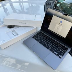 Apple MacBook Air 13-inch (2024)