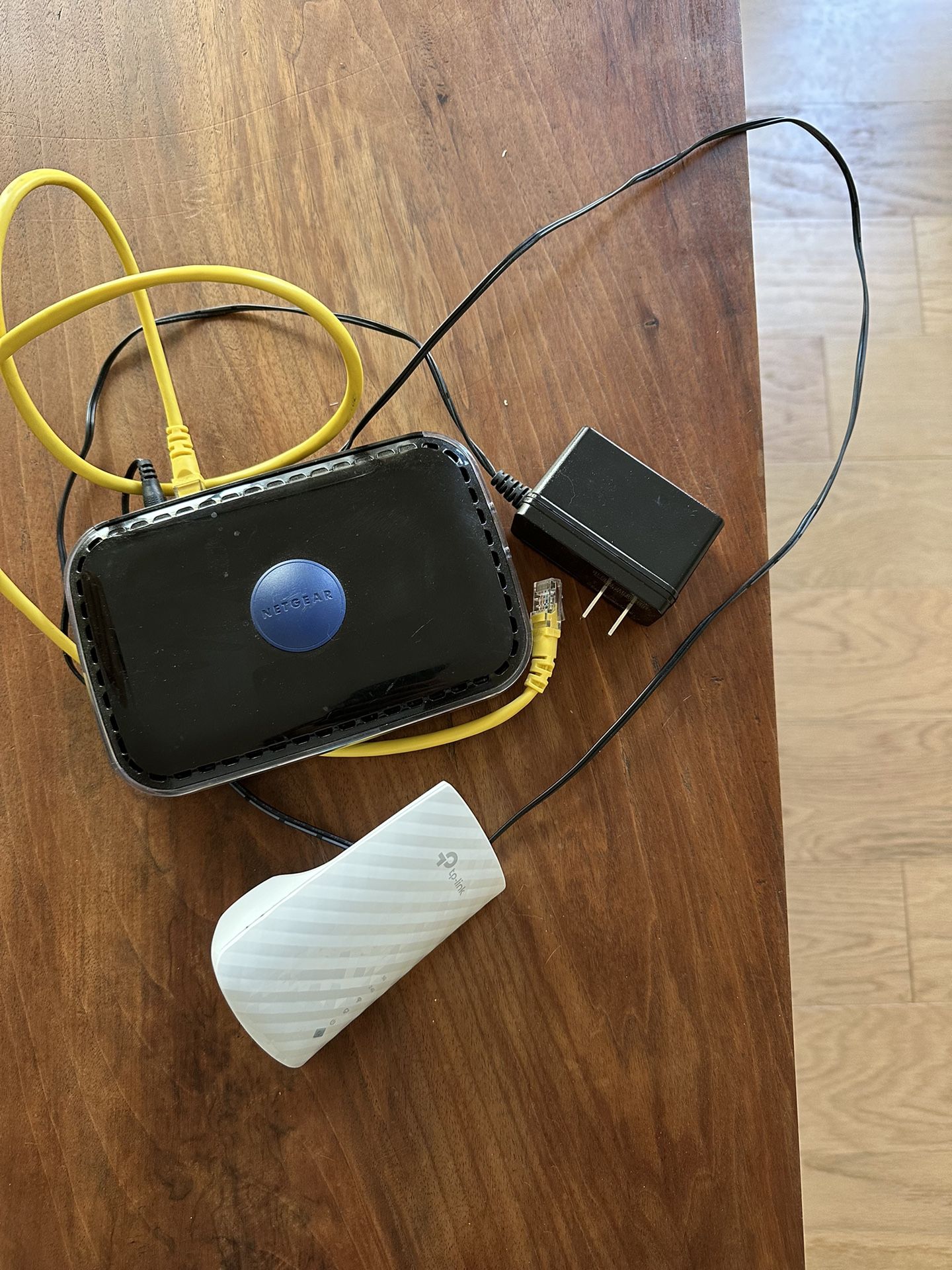 Netgear N600 Wifi Router (and FREE TP Link Wifi Extender)