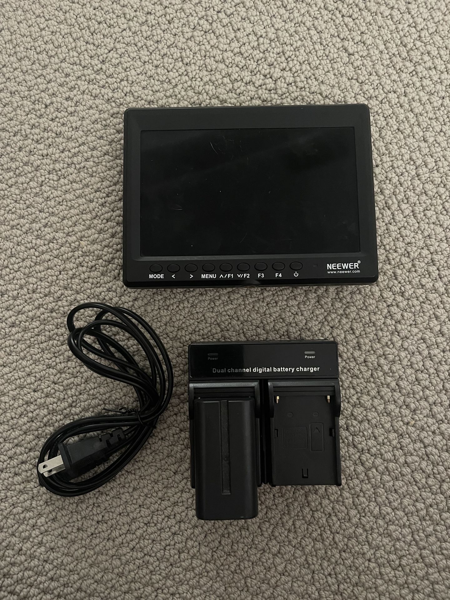 NEEWER F100 Screen
