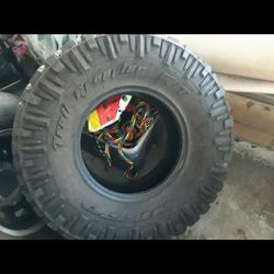 1 NITTO TRAILGRAPPLER 37/12.50/17 (LIKE NEW)