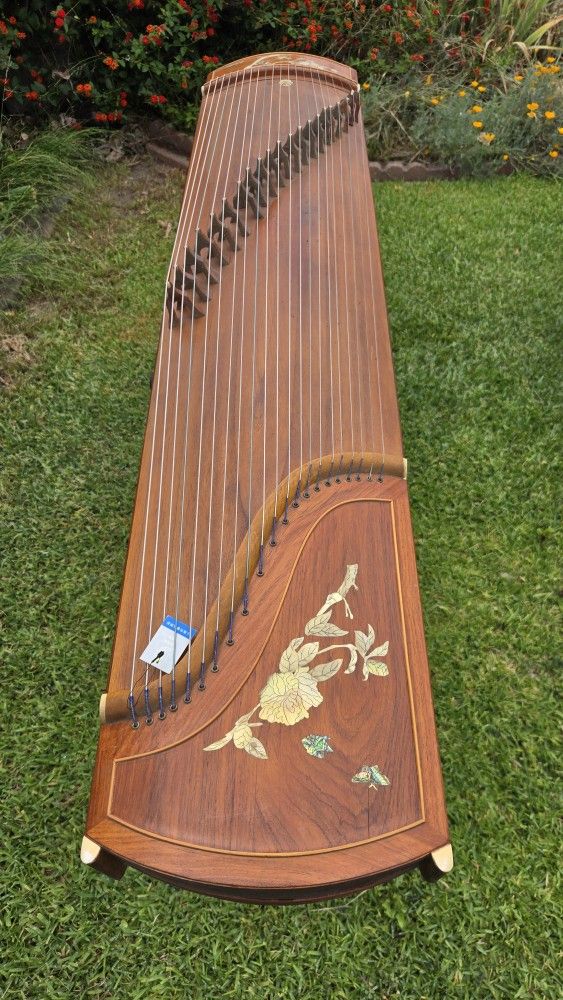 Dunhang Guzheng. Chinese Zither Harp.