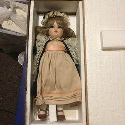 The Gorham Doll Collection ‘Alexandria’ 1981 Plays “Let Me Call You Sweetheart “