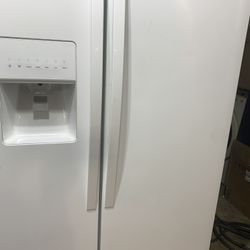 Excellent Condition Whirlpool Side By Side Refrigerator Energy Star Rated 