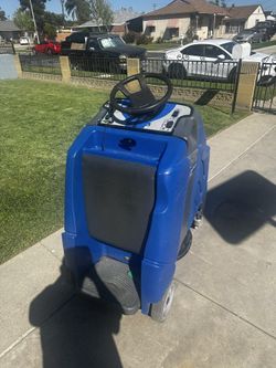Windsor Chariot IGloss 20’ Used 1000 Hours 300$ Floor Polishers