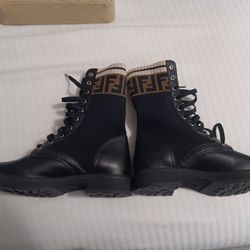 Findy Boots Brandnew