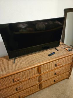 Hisense 40 Inch Flat Screen TV with Remote