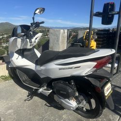 HONDA PCX 150 SCOOTER 