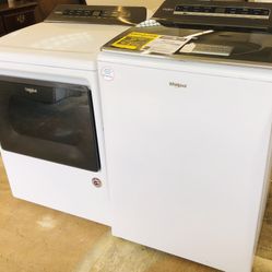 Whirlpool Set. (NEW WASHER/SCRATCH AND DENT)