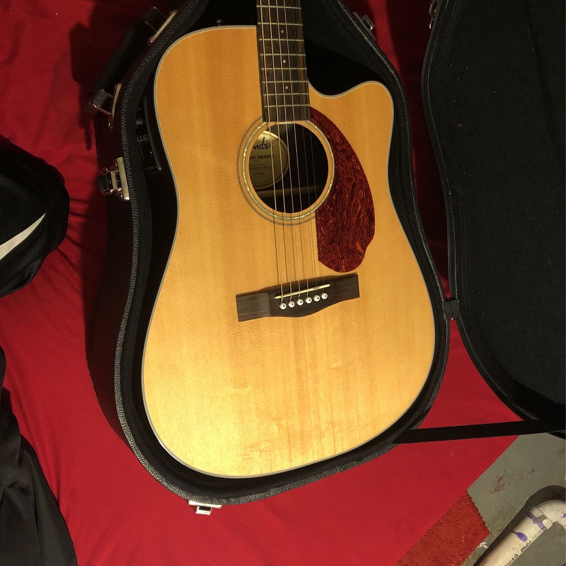 Fender Acoustic/Electric ( Case Included )