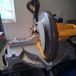 Dewalt 12 In. Miter Saw DW705 Plus Blades