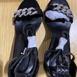 Size 8.5 Women Black Buckle Cross Strap Shoes