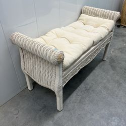 White Wicker Bench With Wooden Detail In Excellent Condition 