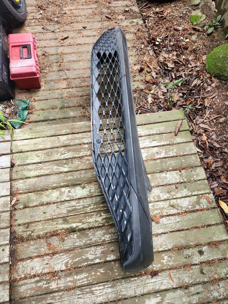 Vw Id.4 Front Lower Grill And Bumper Parts.