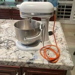 8 QT COMMERCIAL KITCHENAID MIXER  