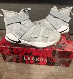 LeBrons size 4.5y