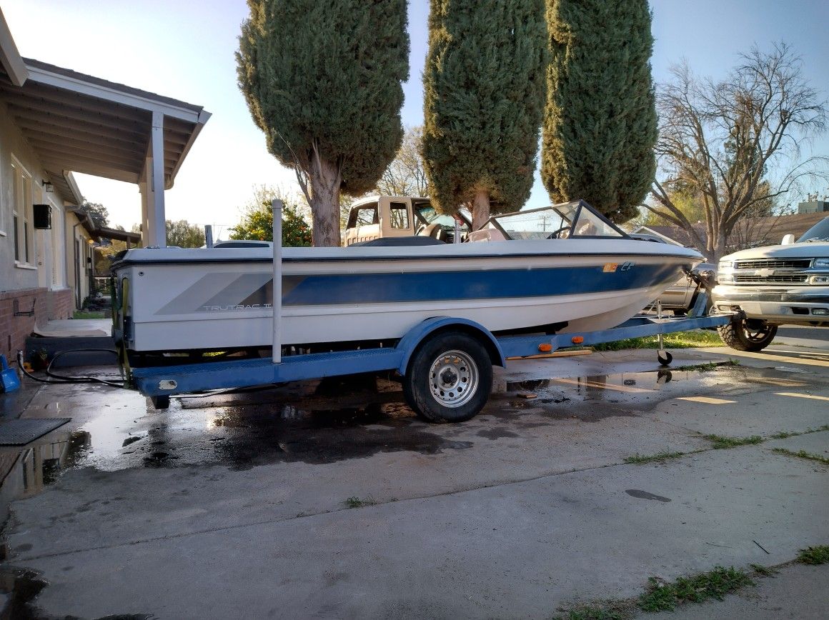 1981 Ski Centurion Ski Boat