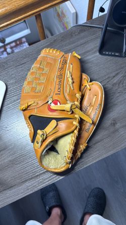 Louisville Slugger 12.5” baseball glove HBG25F