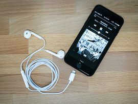 Apple IPhone 7 At&t black