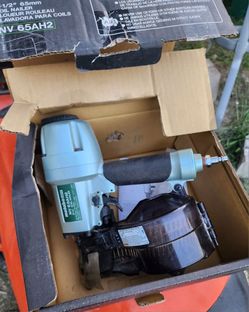 Metabo HPT 2-1/2-in 15 -Degree Pneumatic Siding Nailer