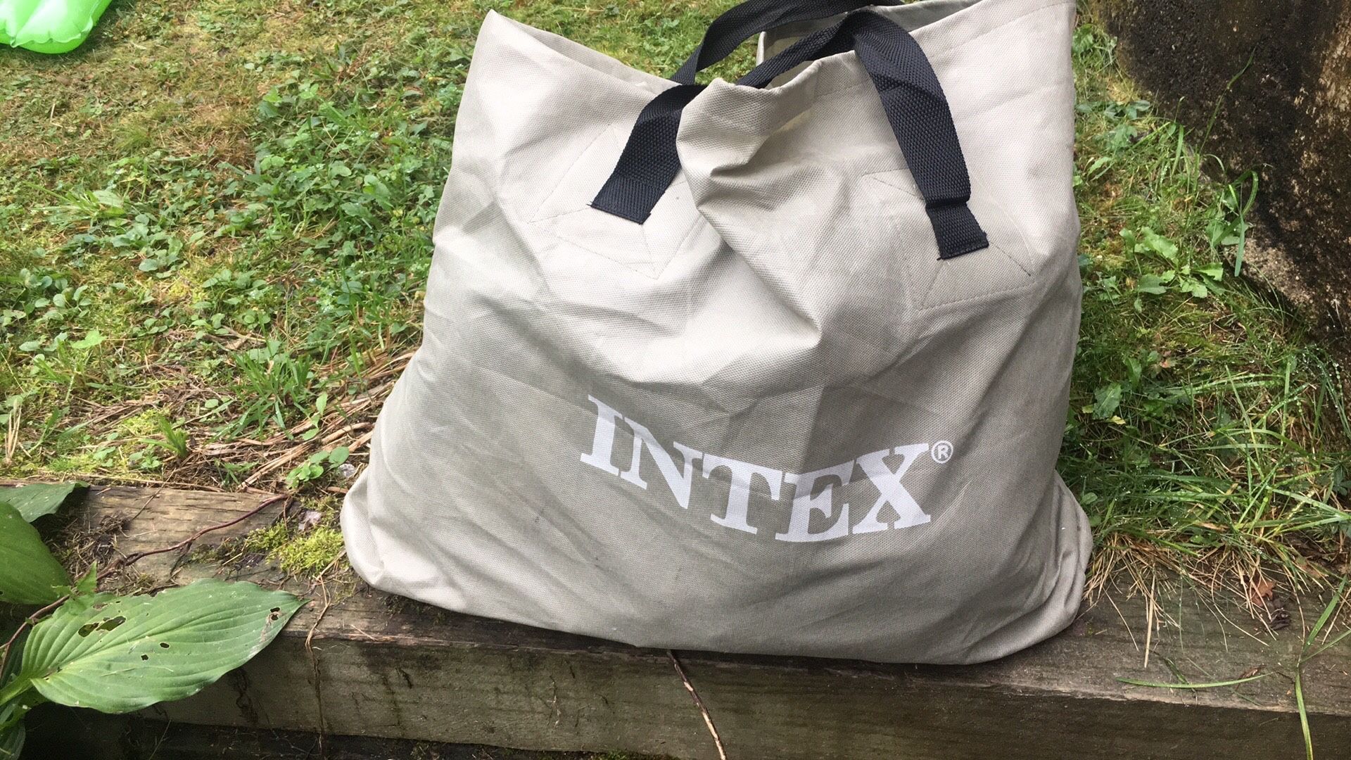 QUEEN SIZE INTEX MATRESS WITH ELECTRIC PUMP