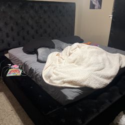 King Size Upholstery Bed Frame With storage 