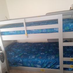 The Color Is White And Dark Grey And The Size Is Twin