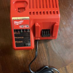 Milwaukee M18 Charger
