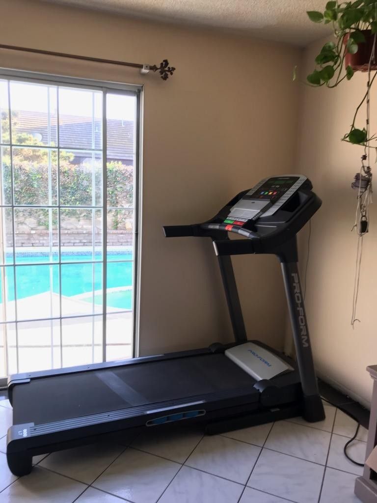 Proform 600 LT Treadmill for Sale in Garden Grove, CA OfferUp