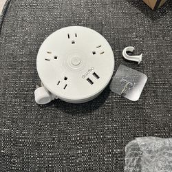 Travel power strip with usb ports - new in box