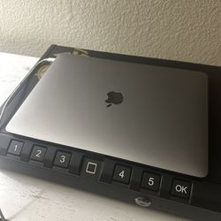 MacBook Air 13 Inch 2020 Model MGN63LL/A Great Condition