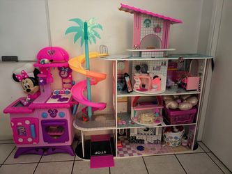 LOL Surprise OMG Fashion House Playset, 85+ Surprises, Ages 4-14 ……..      Minnie Mouse Flipping Fun Kitchen