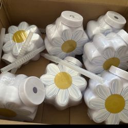 New lot of 7 plastic flower cups with straws