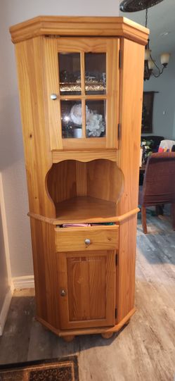 Kitchen cabinet corner