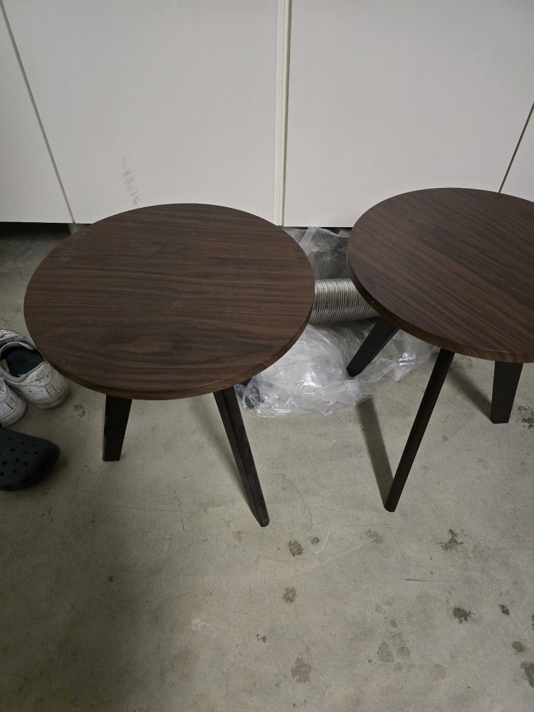 Beautiful Amien End Table Set
