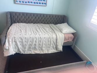 Restoration hardware daybed