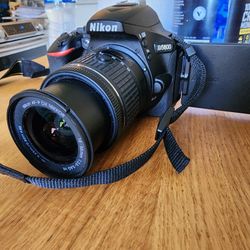 Nikon D5600 / Nikon 18-55mm f/3.5-5.6G AF-S DX VR Nikkor Zoom Lens