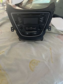 2013 Hyundai Elantra Stereo (Original)